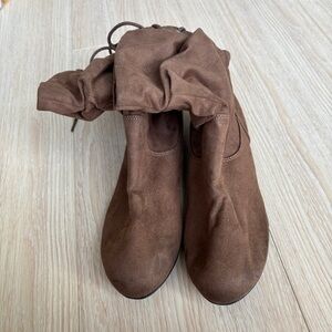 Brown Lace-Up Ankle Boots Women’s Size 6.5 Faux Suede Stylish & Comfortable